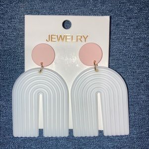 🟢 Beautiful textured U drop earrings 🟢